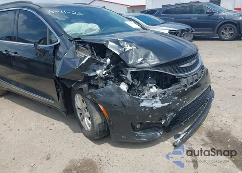 2017 Chrysler Pacifica Touring-L из США, поврежденный, VIN 2C4RC1BG1HR705602